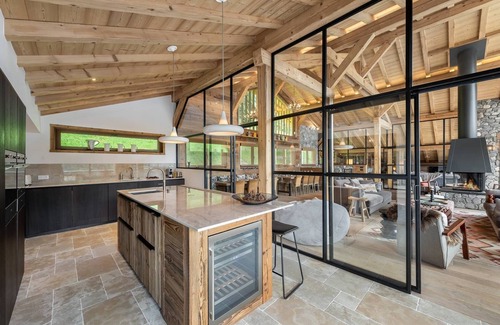 Chatel Ski Chalet | CHALET IKARIA - unique prestige chalet for 17 people