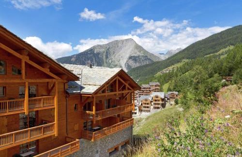 Sainte-Foy-Tarentaise Apartment | Chalet in Alps near Ski Slopes