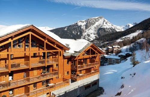 Sainte-Foy-Tarentaise Apartment | Chalet in Alps near Ski Slopes