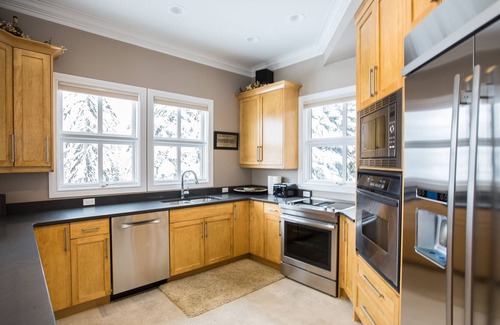 Silver Star Mountain Ski Chalet | Chalet in Best Location, Ski in Ski out , only 100 Meters to Village
