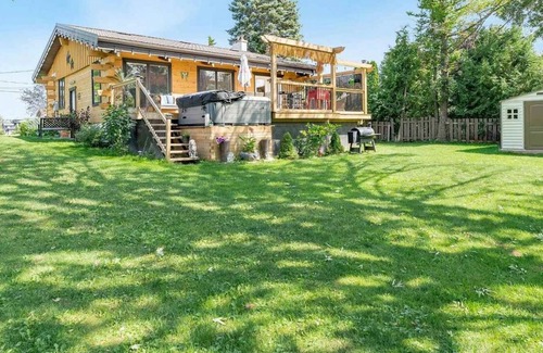 The Blue Mountains Ski Chalet | CHALET IN BLUE MOUNTAIN WITH HOT TUB