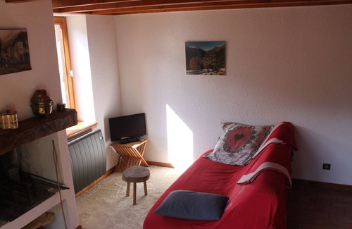 Esterre Ski Chalet | Chalet in Esterre / Luz Saint Sauveur, overlooking the valley, not overlooked.