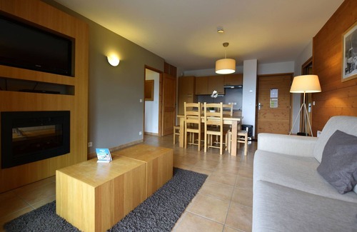 Sainte-Foy-Tarentaise Apartment | Chalet in Alps near Ski Slopes