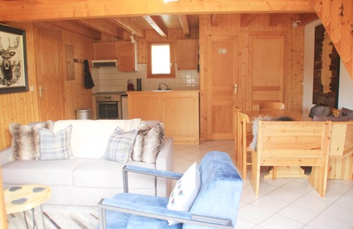 Chatel Apartment | Chalet in La Béchigne with Valley Views