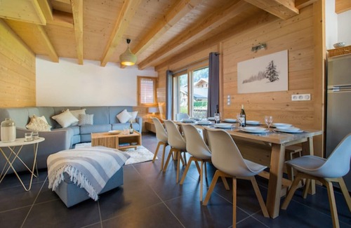 Morzine Ski Chalet | Chalet in Morzine Centre | 3 minute walk to Super Morzine Telecabin | Games Room