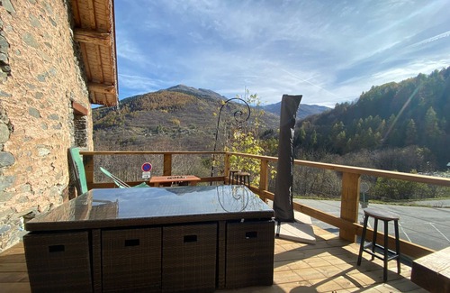 Saint-Martin-d'Arc Ski Chalet | Chalet in the heart of the mountains