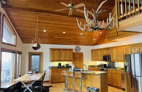 Hiawassee Ski Chalet | Chalet in the Mountains with Panoramic Views