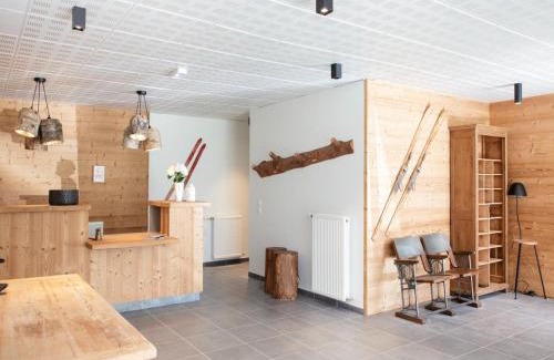 Vaujany Apartment | Chalet in Vaujany with Panoramic Mountain Views
