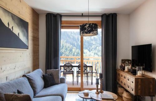 Vaujany Apartment | Chalet in Vaujany with Panoramic Mountain Views