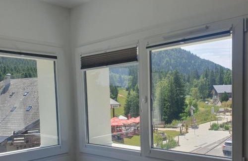 Sarcenas House | Chalet Jaune CHAMECHAUDE