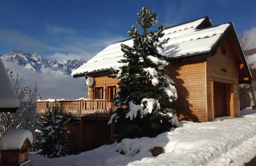 Oz Ski Chalet | Chalet Jonquille - 12 persons with outdoor Jacuzzi, 6 bedrooms