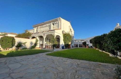 La Cala de Mijas House | Chalet junto al mar con jardín privado