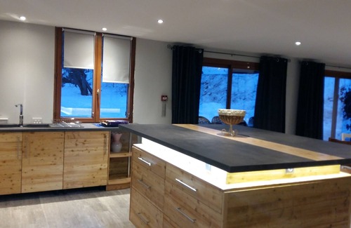 Puy-Saint-Vincent Ski Chalet | chalet L'Aigliere, 11 rooms each equipped with their bathroom and toilet,