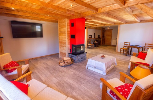 Puy-Saint-Vincent Ski Chalet | chalet L'Aigliere, 11 rooms each equipped with their bathroom and toilet,