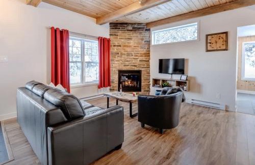 Notre-Dame-de-la-Merci Ski Chalet | Chalet La Chouette with Private Spa Access to Ouareau Forest
