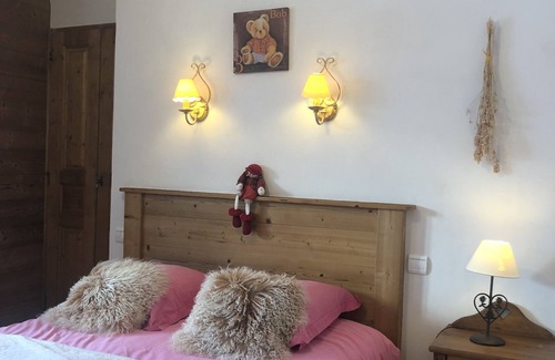Champagny-en-Vanoise Ski Chalet | Chalet Le Gaulois sleeps 16With sauna