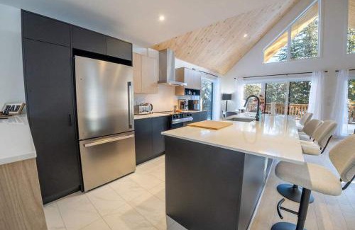 Shannon Ski Chalet | Chalet Le Mysa Spa & Great Comfort