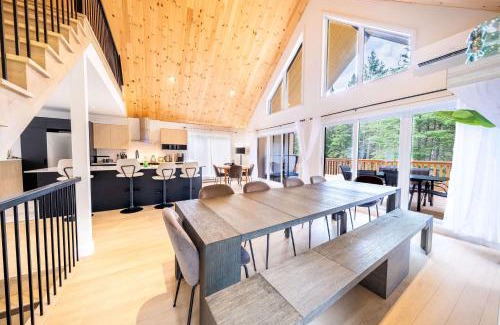 Shannon Ski Chalet | Chalet Le Mysa Spa & Great Comfort
