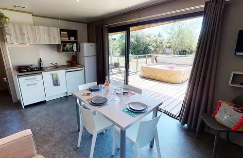 Lourmarin Ski Chalet | Chalet Luberon - 35m2 - 2 bedrooms + Jacuzzi 4 people