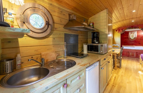 St.-Remy-de-Provence Ski Chalet | Chalet "Mas La Pauline Roulotte Bohême" with Shared Pool, Private Terrace & Wi-Fi