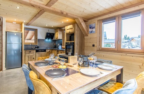 Le Praz de Lys Ski Chalet | Chalet 'Mazot Savoyard' with Mountain View, Private Terrace and Wi-Fi