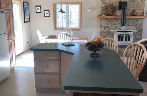 Jackson Ski Chalet | Chalet Minutes to North Conway, Story Land, Skiing, and Hiking; Private Hot Tub