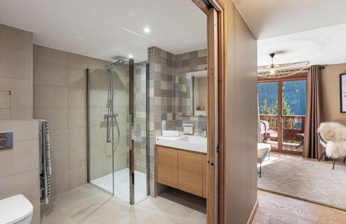 Courchevel Ski Chalet | Chalet Mitoyen de Luxe, 4 Chambres en Suite, Proche Centre et Remontées, Parking, Animaux Acceptés - FR-1-563-137