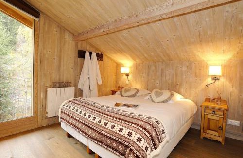 La Perriere Ski Chalet | Chalet moderne 5* à Courchevel La Tania - 12 pers, jacuzzi, sauna, skis aux pieds, cheminée, cinéma - FR-1-575-154