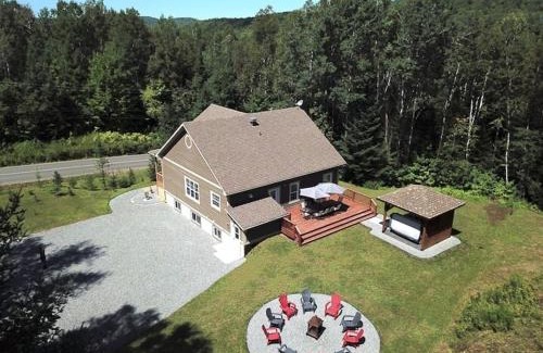 Saint-Faustin-Lac-Carre Ski Chalet | Chalet Mont Blanc Spa&Golf&Ski&NatureComfort Await