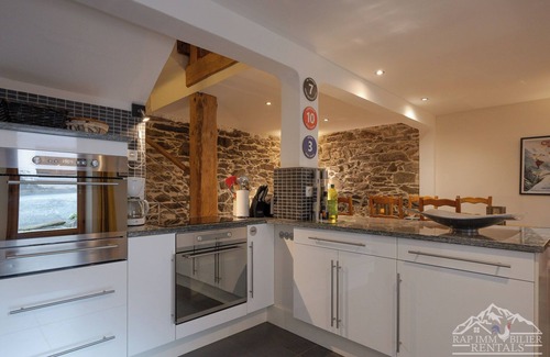 Beranger Ski Chalet | Chalet "Mountain Serenity Barn" sleeps 8
