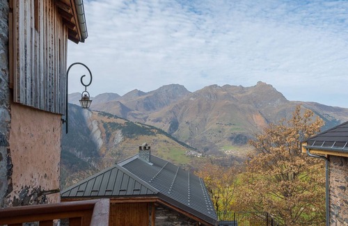 Beranger Ski Chalet | Chalet "Mountain Serenity Barn" sleeps 8