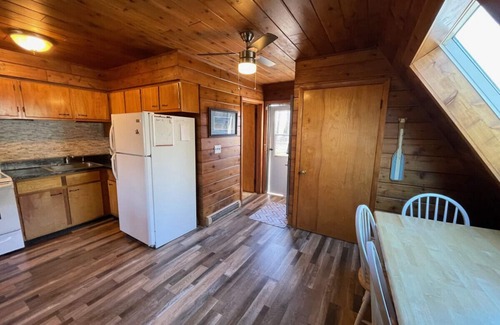 Stevensville House | Chalet on the Lake 75 w/Beach Access, Pools, Sport Courts, Fishing Pond & more!
