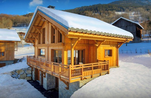 Les Avanchers-Valmorel Ski Chalet | Chalet Pajules - alpine holiday for 10 in Valmorel, sauna - OVO Network