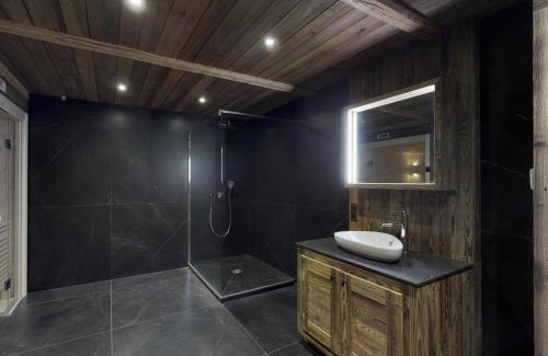La Perriere Ski Chalet | Chalet raffiné à La Tania, Courchevel - 10/12 pers, spa, sauna, billard, ski-in/ski-out - FR-1-575-20