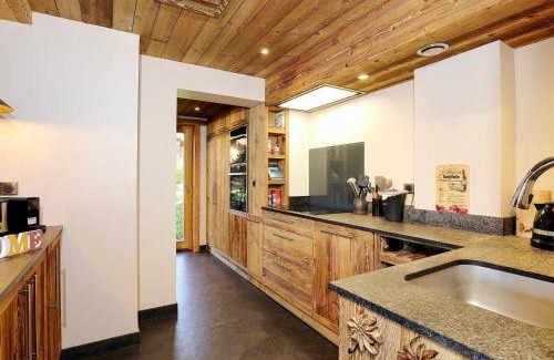 La Perriere Ski Chalet | Chalet raffiné à La Tania, Courchevel - 10/12 pers, spa, sauna, billard, ski-in/ski-out - FR-1-575-20