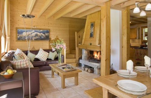 Les Praz-de-Chamonix Ski Chalet | Chalet Rimaye - 4 bedroom chalet close to Flegere cable car and Chamonix golf