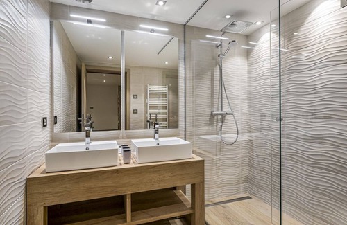 Le Praz Ski Chalet | Chalet Rochelle - Six Bedroom Chalet, Sleeps 14