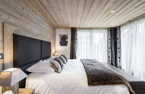 Le Praz Ski Chalet | Chalet Rochelle - Six Bedroom Chalet, Sleeps 14