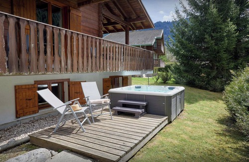 La Chapelle-d'Abondance Ski Chalet | Chalet Rochamour - mountain holiday for 14 with spa - OVO Network