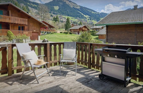 La Chapelle-d'Abondance Ski Chalet | Chalet Rochamour - mountain holiday for 14 with spa - OVO Network