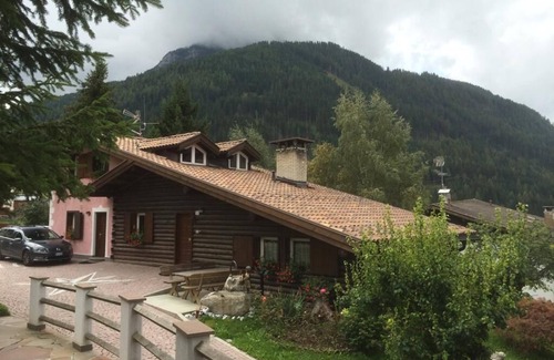 Moena Ski Chalet | Chalet 'Rosj' with Mountain View, Private Garden and Wi-Fi