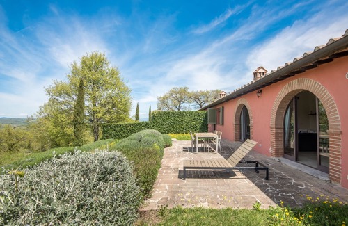 Trequanda Ski Chalet | Chalet "Rosmarino" with Pool, Private Terrace & Wi-Fi