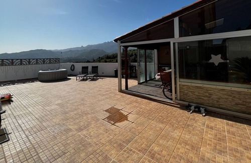 La Solana Ski Chalet | 'Chalet Rural Amaia' with Sea View, Wi-Fi and Air Conditioning