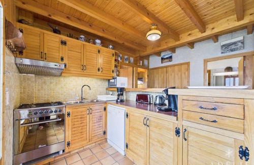 La Rosiere Ski Chalet | Chalet Savoyard pour 18 pers, proche pistes et commerces, cheminée, balcon, navette gratuite - FR-1-398-582