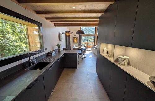 Vaujany Ski Chalet | Chalet Sika - Sophisticated, chic and stylish rented Sunday-Sunday by Ski Peak
