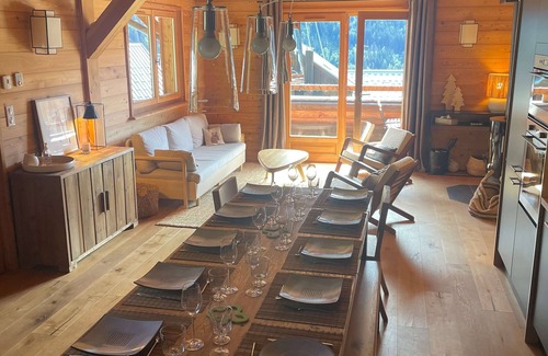 Vaujany Ski Chalet | Chalet Skidh* . Ideal location. Vaujany Alpe d'Huez. skiing mountain biking