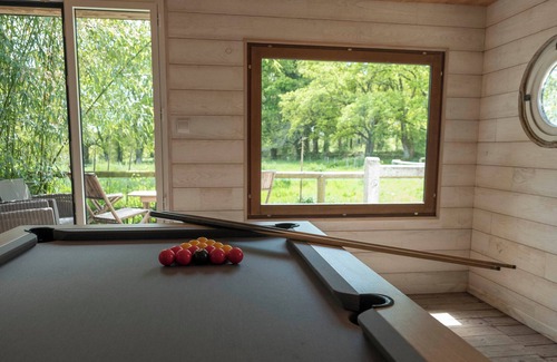 Ploemel Ski Chalet | Chalet spa Luxe sur le Bord de L'étang