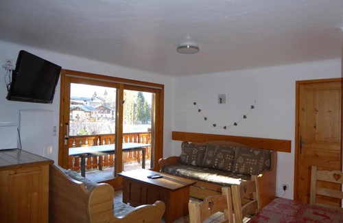 Champagny-en-Vanoise Apartment | Chalet spacieux à Champagny – Grande terrasse, proche télécabine et commerces - FR-1-464-47