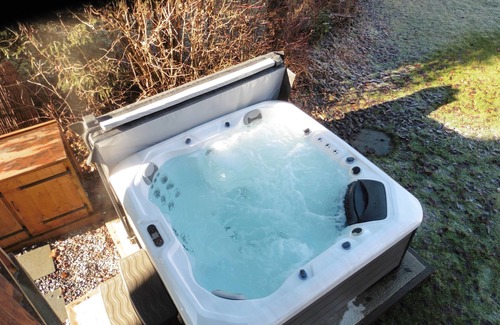 Samoens Ski Chalet | Chalet 'Standing Jacuzzi' with Mountain View, Shared Terrace and Wi-Fi