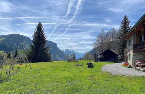 Les Gets Ski Chalet | Chalet typical Savoyard farmhouse in the countryside, family holidays and friends